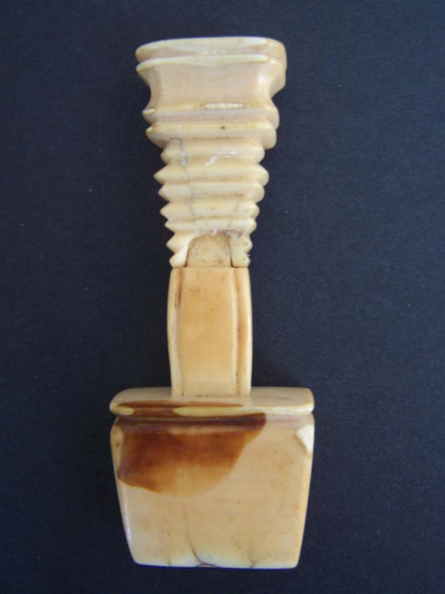 A RARE 19th century ANTIQUE SCRIMSHAW WhaleIvory Seam Rubber dated 1841 — image 3